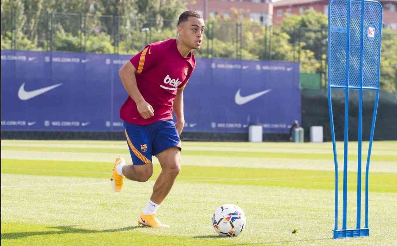 برشلونة يعلن تعاقده مع دست من اياكس