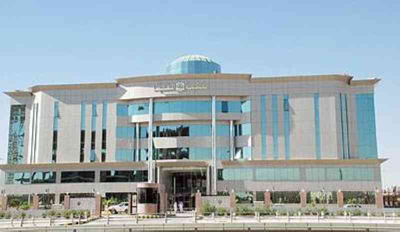 تفاصيل خطيرة تكشفها الشرطة السعودية.. رئيس المحكمة المرتشي خبأ أمواله في السيارة