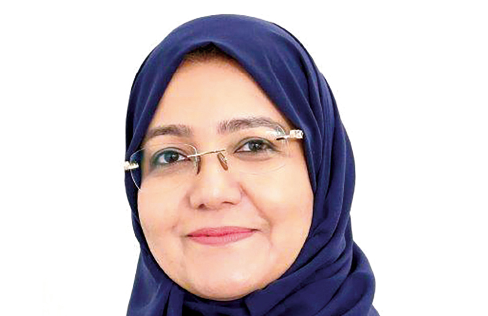 "منى اليافعي"