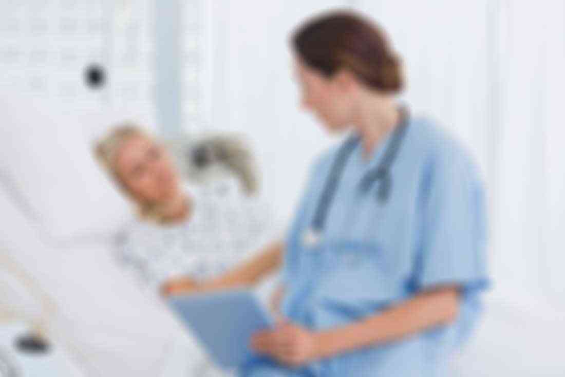 "لا أستطيع دخول غرفة العمليات دون شرب الكحول".. طبيبة مدمنة تتسبب بوفاة امرأة حامل