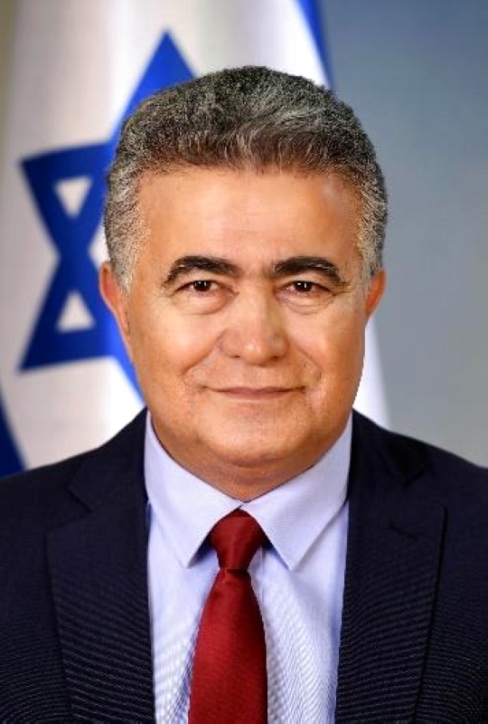 "عمير بيريتس"