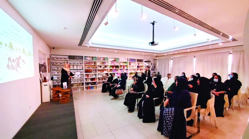 "رفيعة غباش خلال الإعلان عن الكتاب في متحف المرأة | من المصدر"