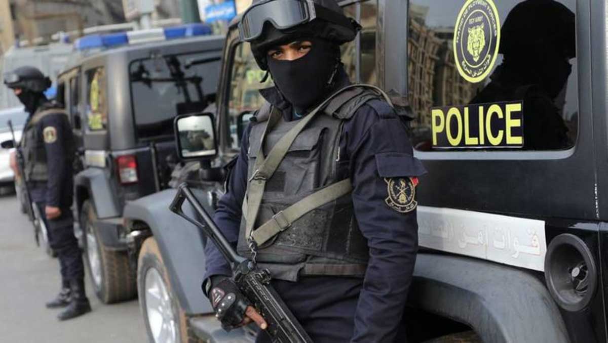 القبض على مغنية مصرية نشرت 3 فيديوهات فاضحة