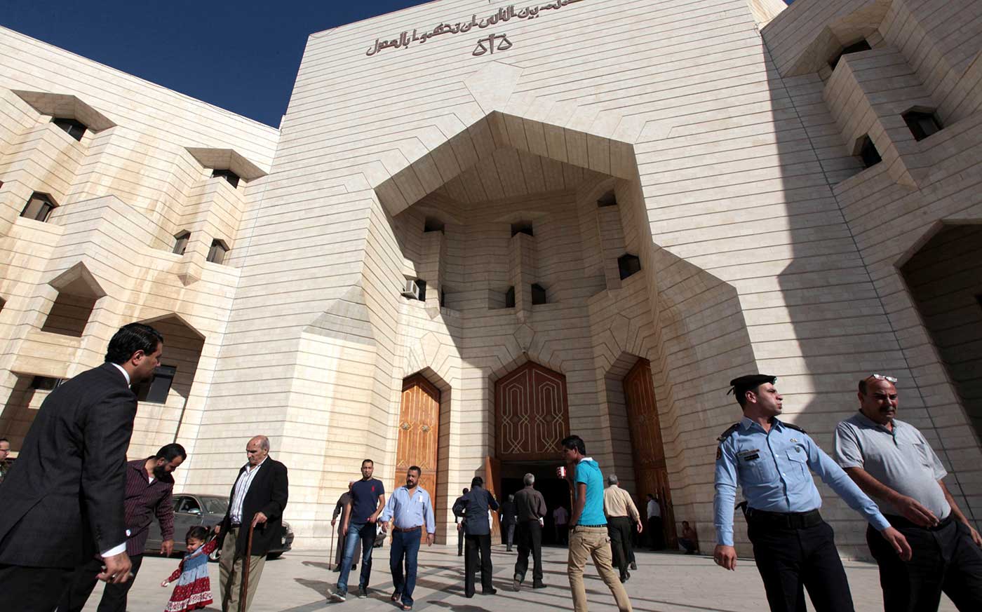 المدعي العام الأردني ينتصر لـ "فتى الزرقاء" ويسند للمتهمين جريمة خطيرة