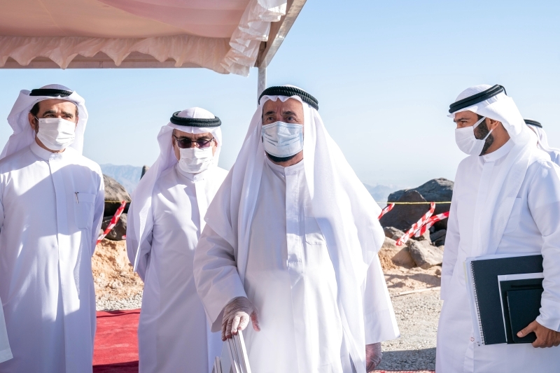 "سموه خلال الجولة في كلباء"