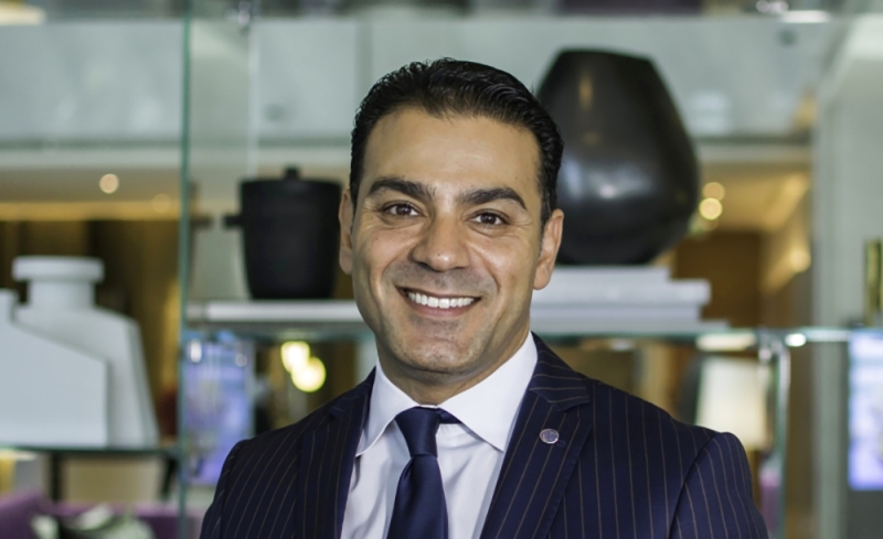 "أيمن عاشور"