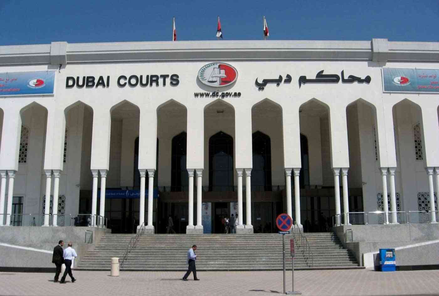عصابة تعتدي على حارس مستودع وتسرق أسلاك كهربائية