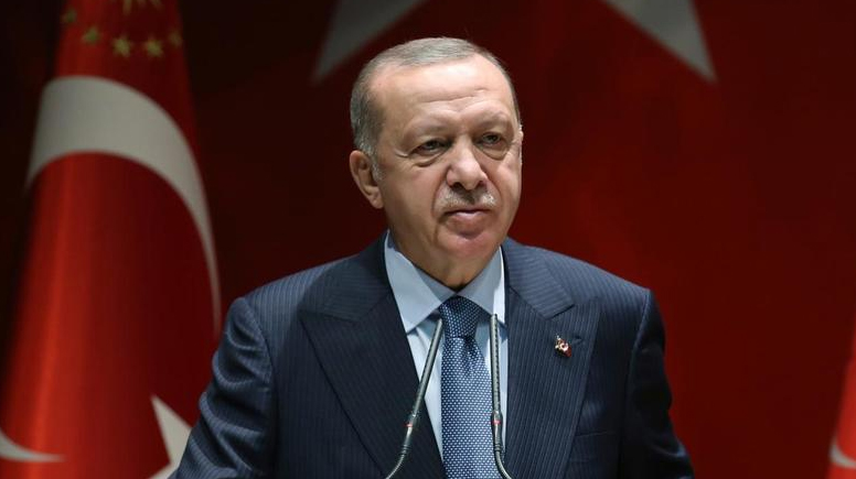 أردوغان يقيل محافظ البنك المركزي بسبب إنهيار الليرة