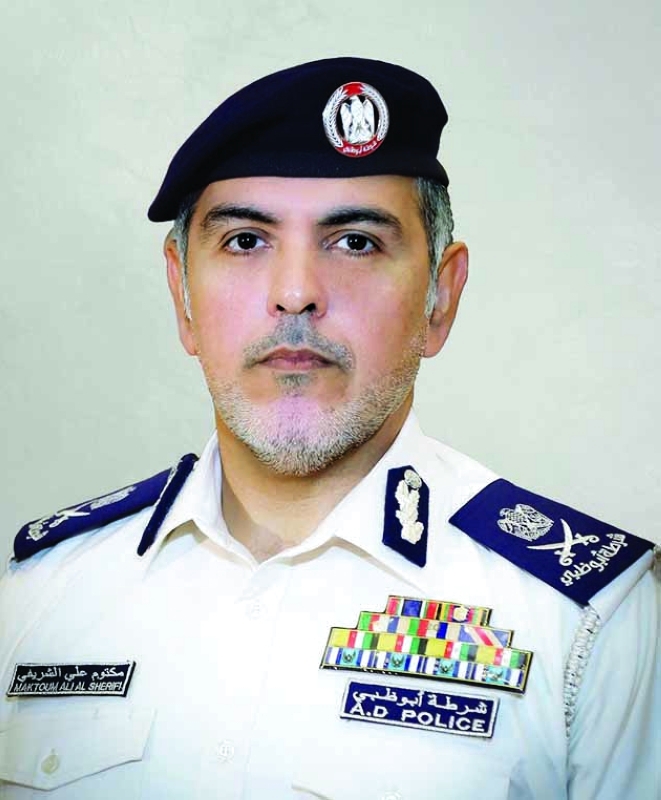 "مكتوم الشريفي"