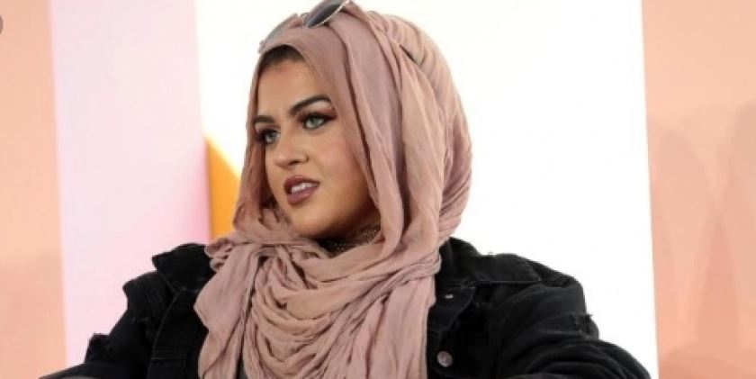 طرد شابة أردنية من طائرة أمريكية واعتقالها