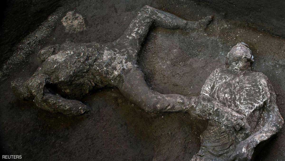 العثور على جثماني رجل وخادمه وسط رماد بومبي