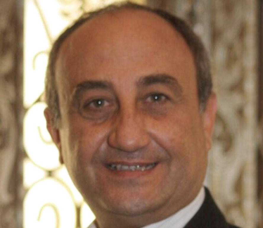 "أشرف حلمي"