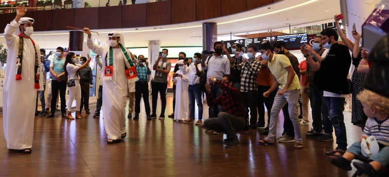 "عروض ترفيهية خاصة في مراكز التسوق بمناسبة اليوم الوطني | تصوير: دينيس مالاري"