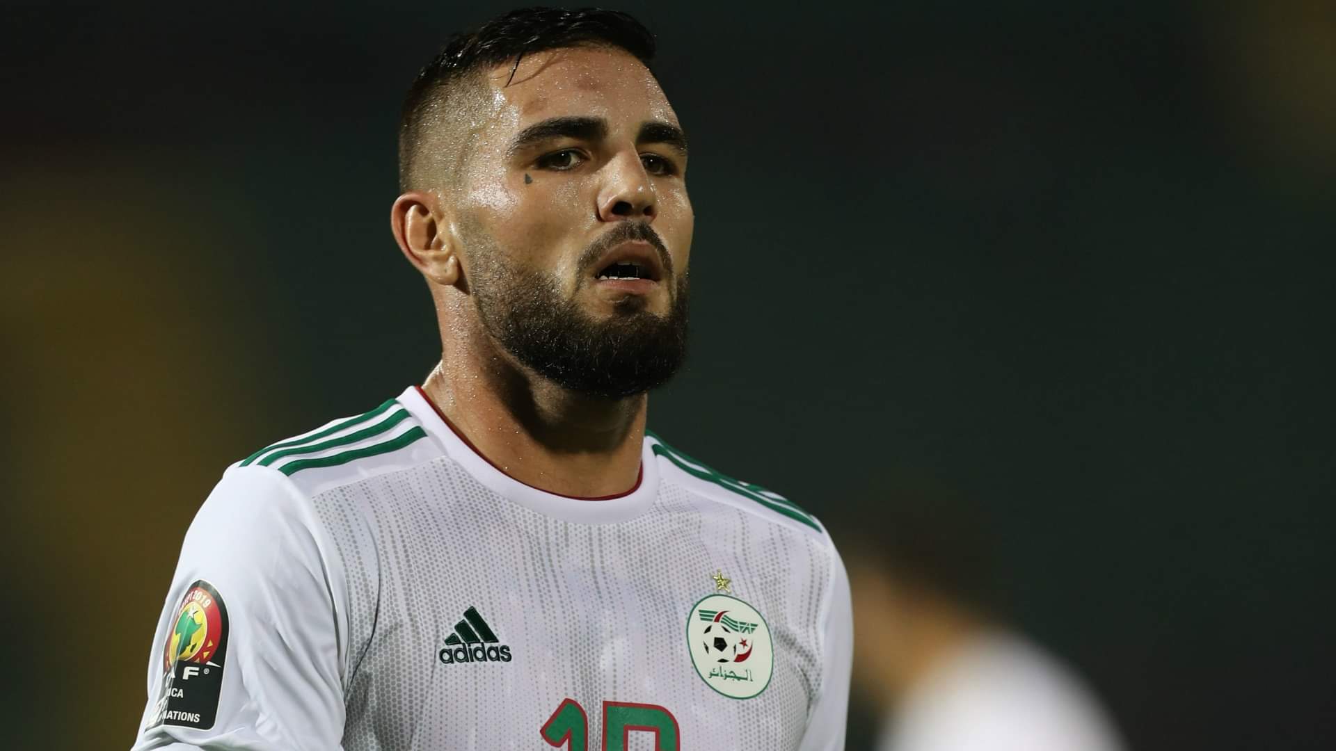 إصابة نجم المنتخب الجزائري بكورونا للمرة الثانية في 3 أشهر