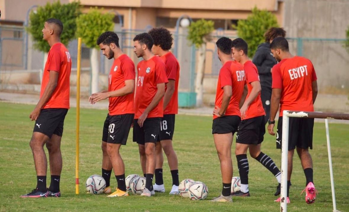 بعد إصابة 13 لاعباً بكورنا.. طائرة خاصة تعيد منتخب الشباب إلى مصر