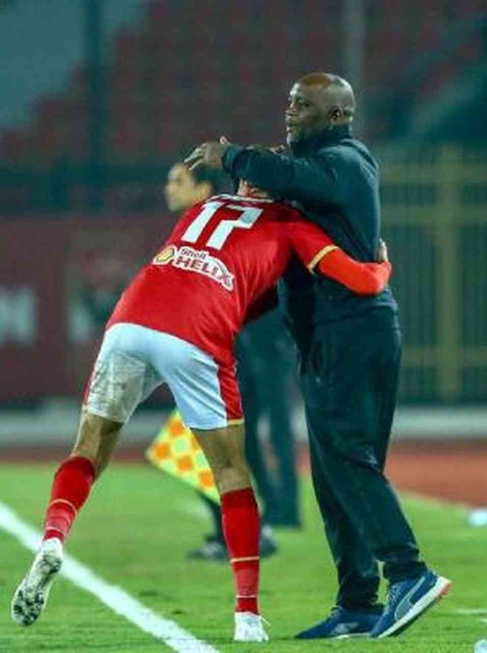 كافين يقود الأهلي المصري بعد إصابة موسيماني بكورونا