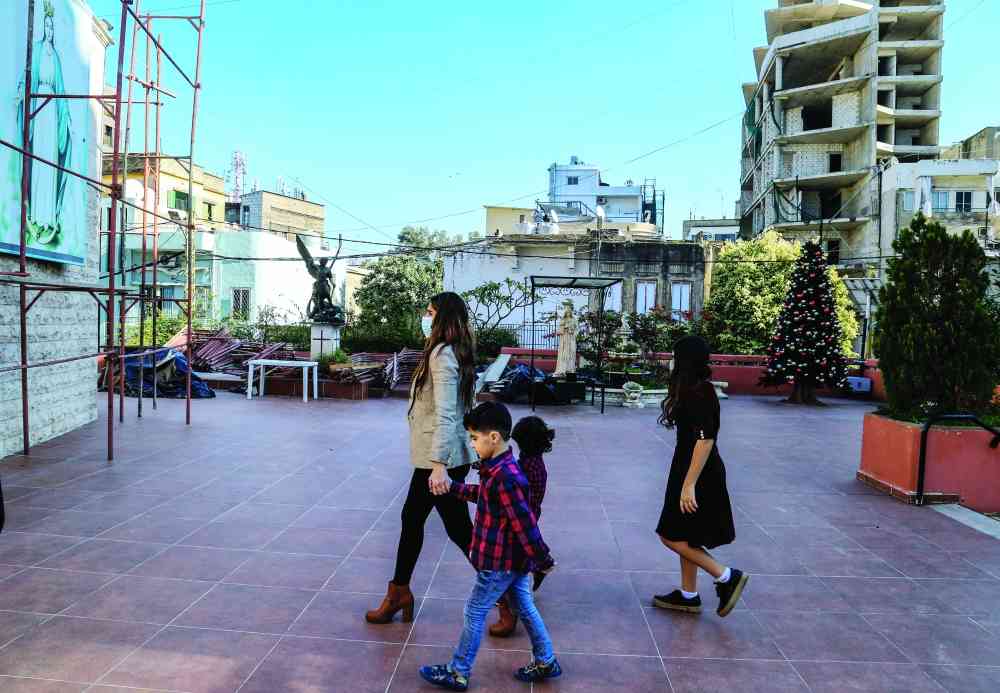 «عيديّة» الميلاد في لبنان ترحيل الحكومة الموعودة إلى 2021