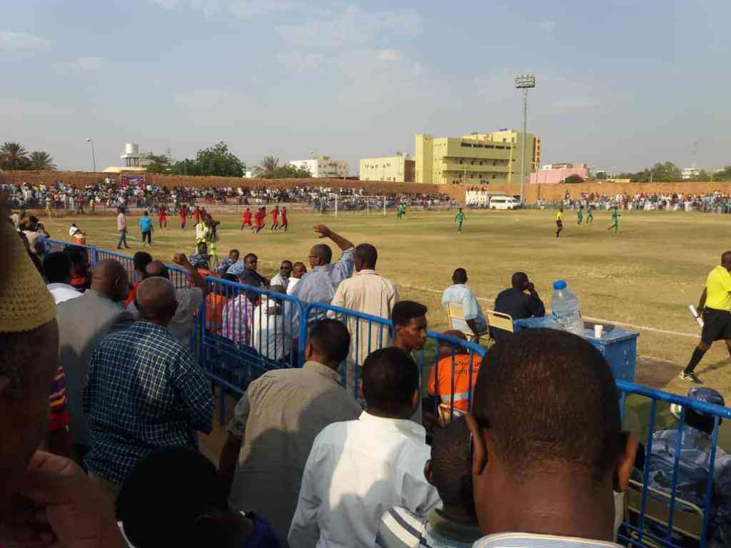 وفاة مشجع وإصابة آخر بسبب مباراة كرة قدم في السودان