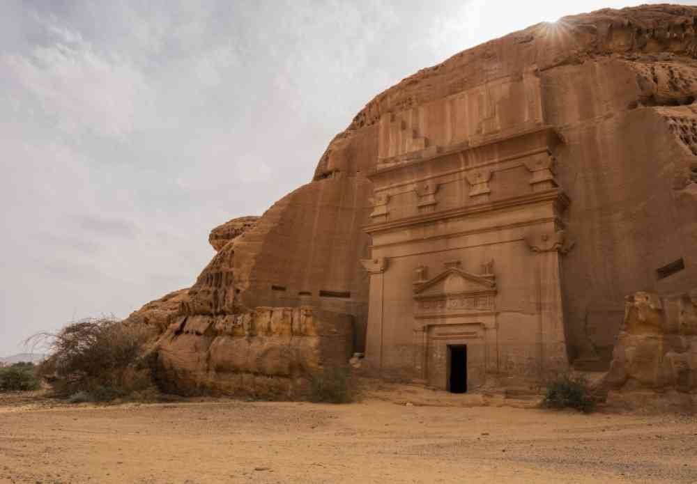 "مدينة العلا حيث القمة الخليجية"