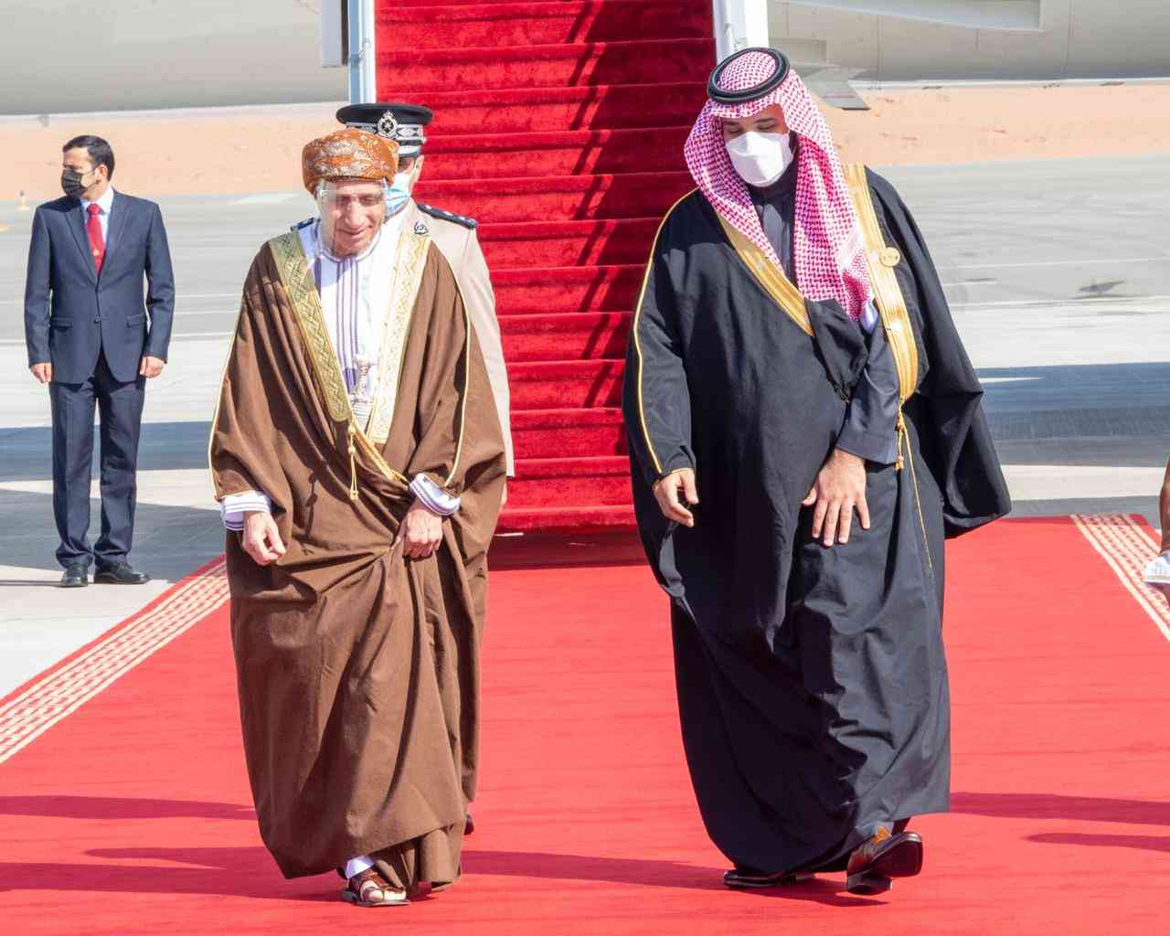 "ولي العهد السعودي يستقبل نائب رئيس مجلس الوزراء لشئون مجلس الوزراء بسلطنة عمان"