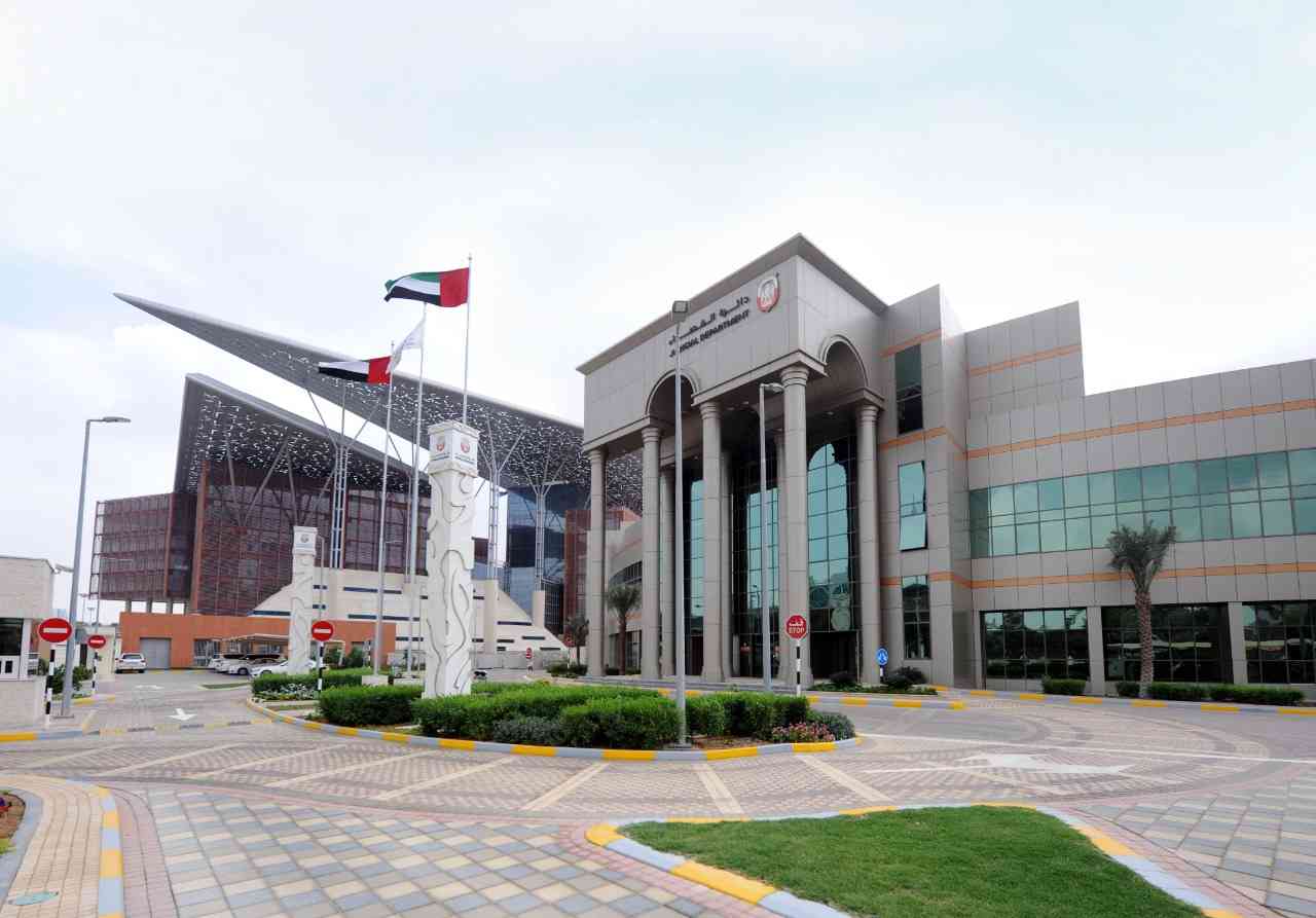 مستأجر يلزم مالكة عقار بتعويضه عن غرق 3 مركبات