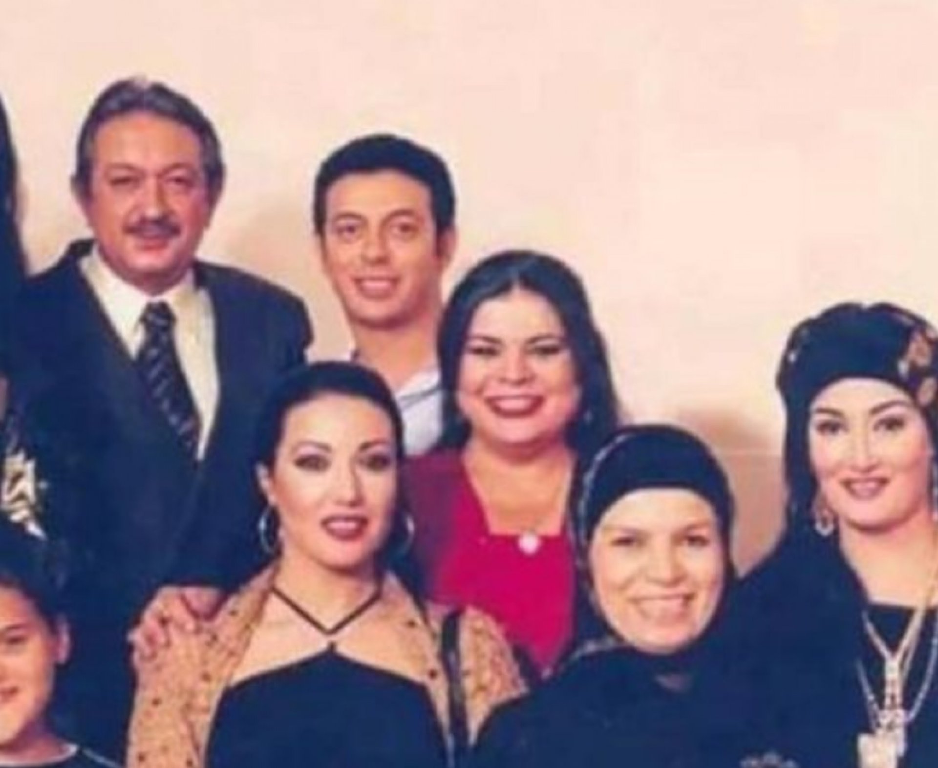 ممثلة في "عائلة الحاج متولي" تتحول إلى مشردة وتثير ضجة واسعة