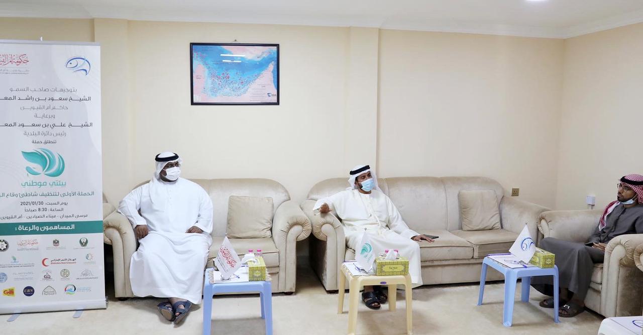 حملة في أم القيوين لتنظيف شاطئ وقاع البحر