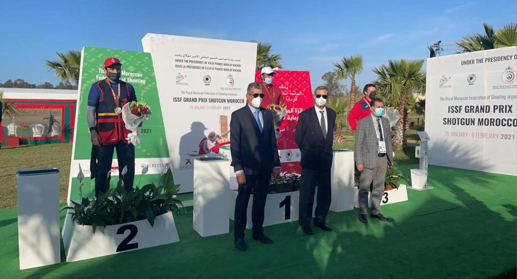 الإماراتي سيف بن فطيس يتوج بفضية جائزة المغرب الدولية الكبرى للرماية