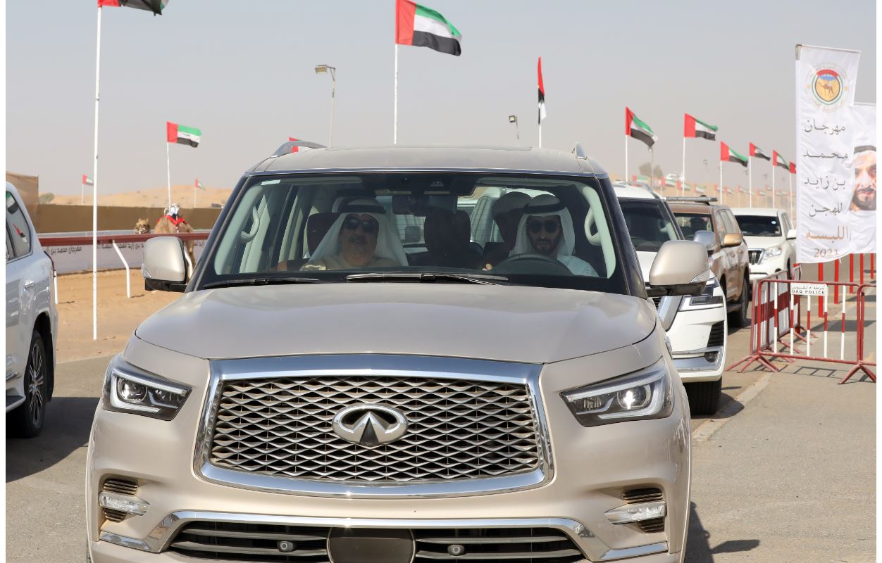 حاكم أم القيوين يشهد اليوم الختامي لمهرجان محمد بن زايد لسباقات الهجن العربية الاصيلة ومزاينة الابل