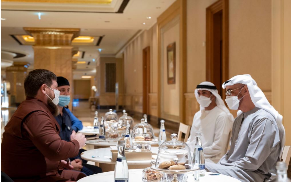 محمد بن زايد يتلقى رسالة من فلاديمير بوتين خلال استقباله الرئيس الشيشاني