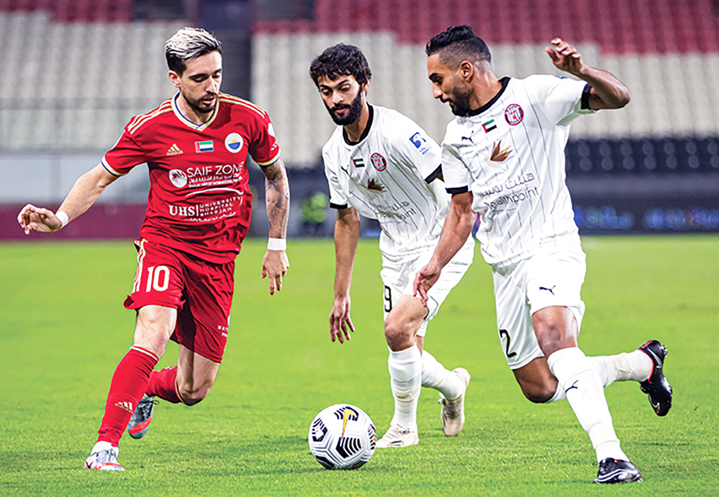 "من مباراة الدور الأول بين الشارقة والجزيرة | أرشيفية"