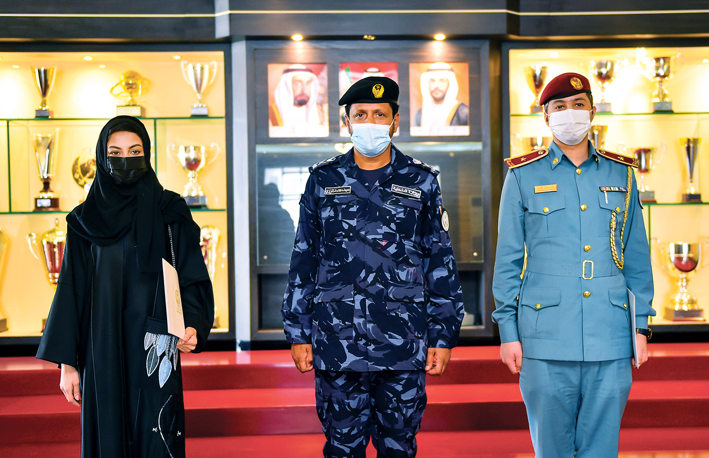 سيف الشامسي يكرّم منتسبين من شرطة الشارقة لنيلهما «ماجستير»