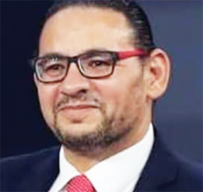 "أيمن النقيب"
