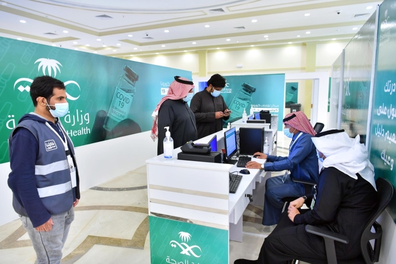 السعودية.. 4 ملايين جرعة لقاح وتحذير من التجمعات