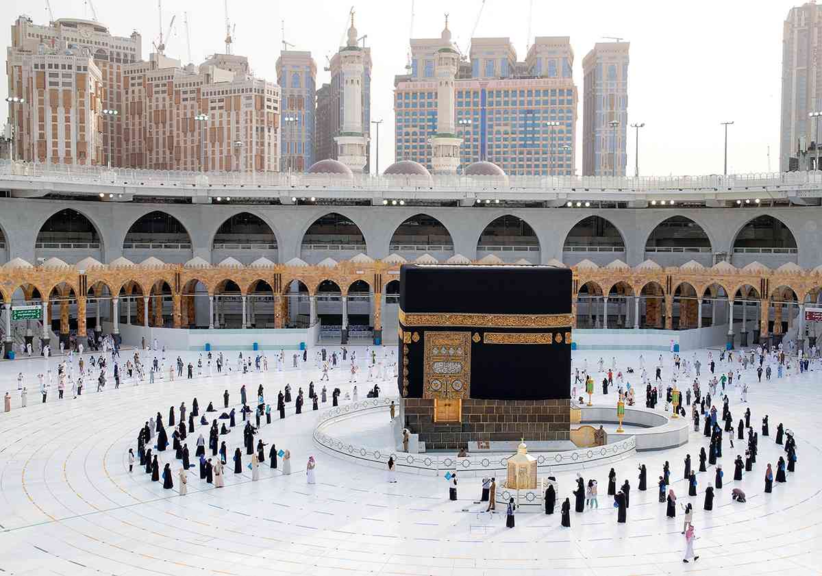 التطعيم ضد «كورونا» شرط لأداء العمرة