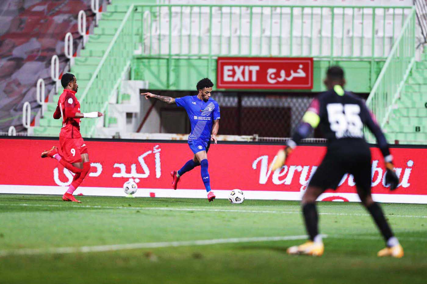 34 هدفاً في 12 نهائي