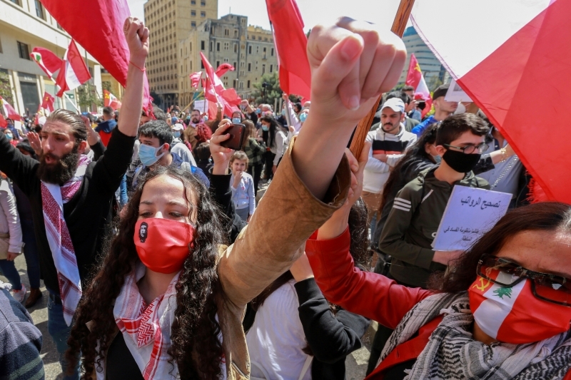 لبنان.. أبواب مشرعة على احتمالات صعبة