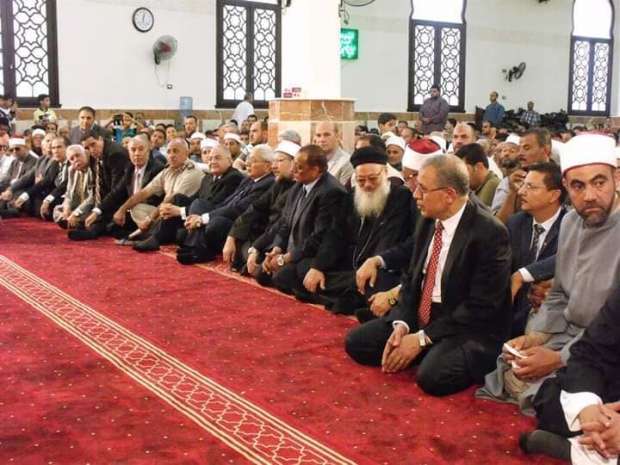 كورونا يودي بحياة كاهن اشتهر بحضور الصلاة داخل مسجد بمصر