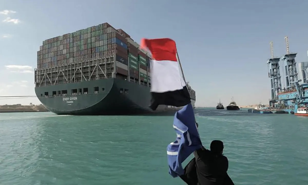 لظروف شخصية .. مصر تسمح بعودة فردين من طاقم سفينة "إيفر جيفن" إلى بلدهما