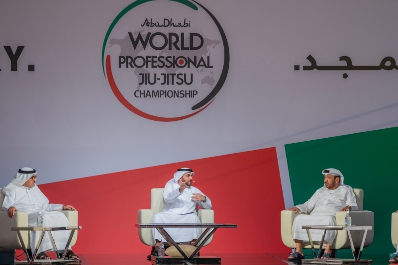 "محمد الظاهري وعارف العواني خلال الأمسية | البيان"