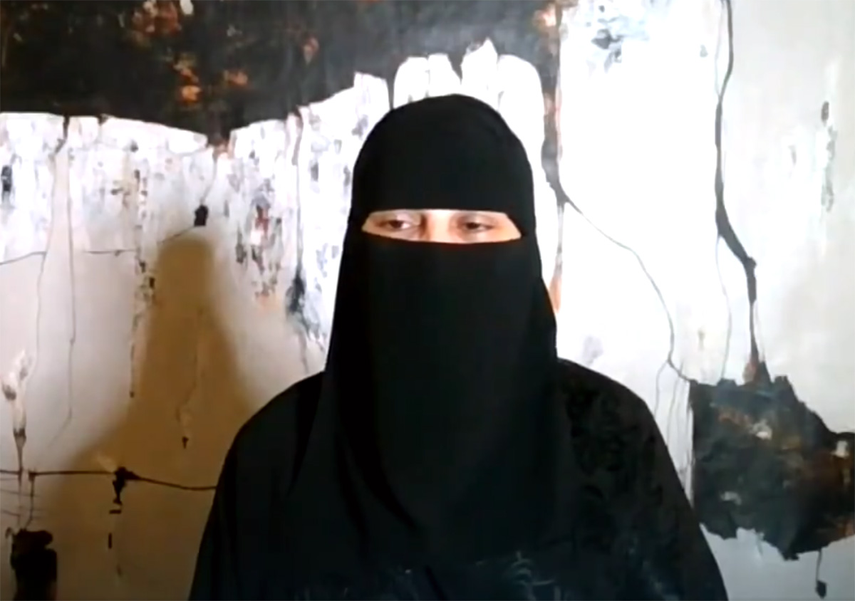 "الفنانة التشكيلية السعودية وداد الأحمدي"