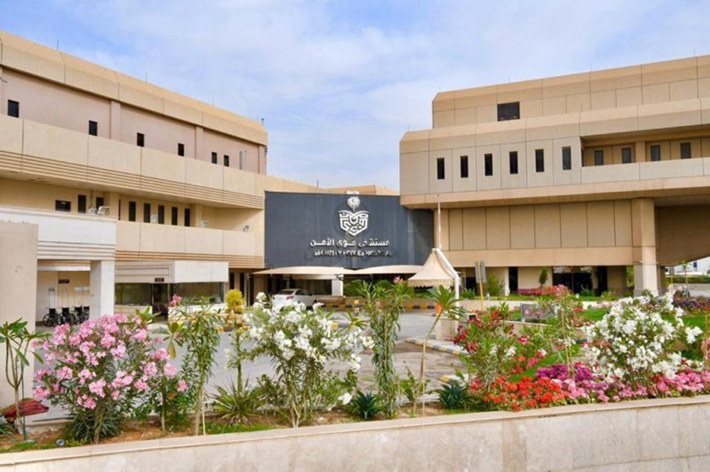 جراحة نادرة تكللت باستئصال 48 ورماً ليفياً من رحم فتاة سعودية
