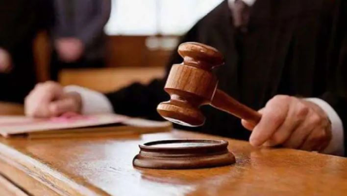 الحبس والغرامة لشاب خليجي أضرم النار بشقة جارته
