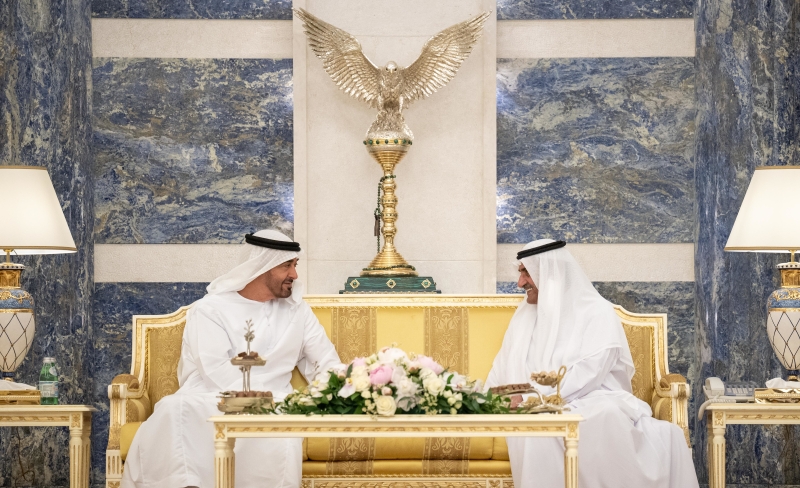 "محمد بن زايد خلال زيارة حاكم الفجيرة ــ تصوير: راشد المنصوري"