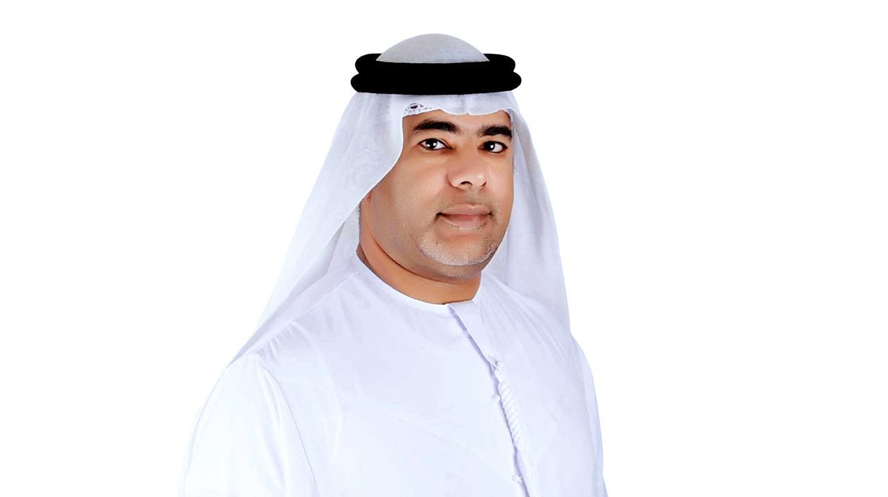 خالد الجنيبي: خبرتي في الفن التشكيلي ساعدتني في الأزياء