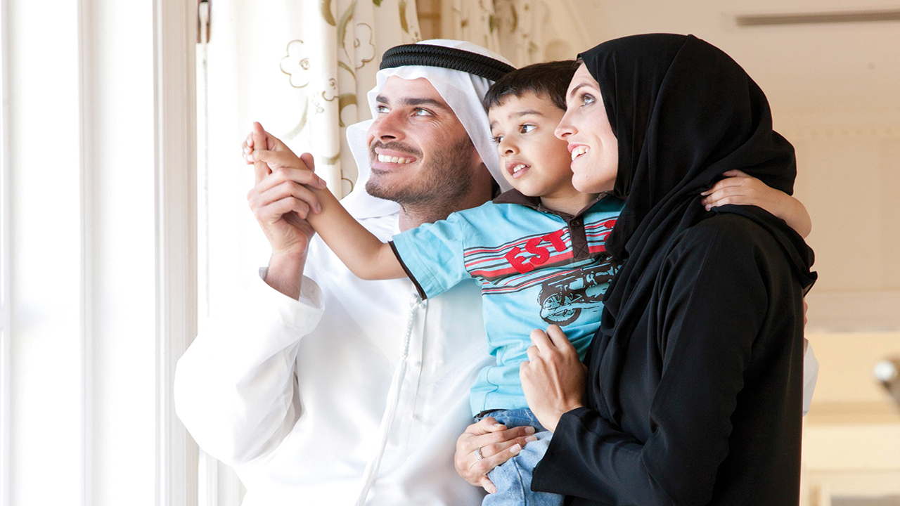 مجهولو النسب.. حياة كريمة في أحضان «الأسر البديلة»