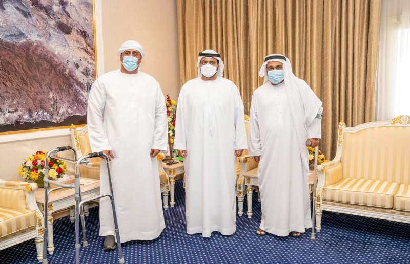ولي عهد الفجيرة يستقبل بطلي أصحاب الهمم