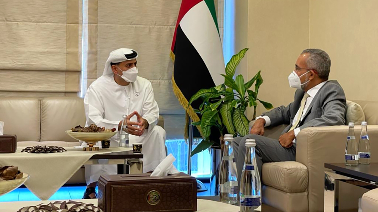 "عبدالمنعم الهاشمي مستقبلًا فيرناندو لويس | وام"