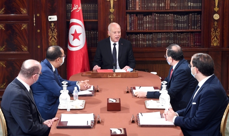 هل تخرج تونس من عنق الزجاجة؟