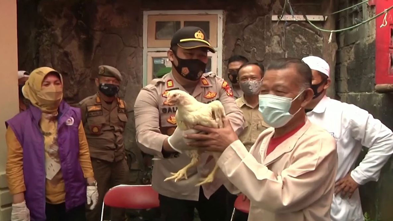 شاهد.. دجاج وبقر وشقق لمتلقي اللقاح ضد كورونا في آسيا